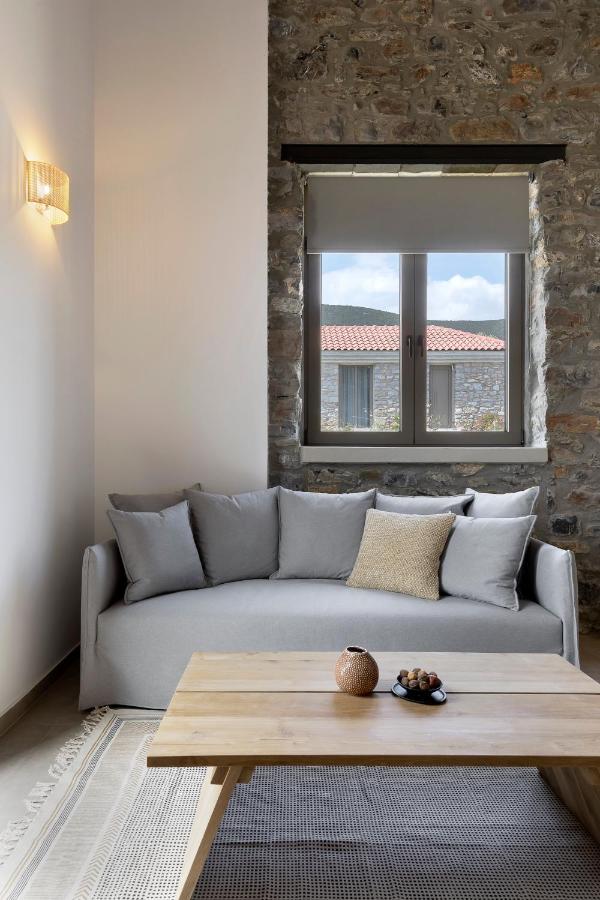 Lichnos Luxury Suites Sourpi Esterno foto