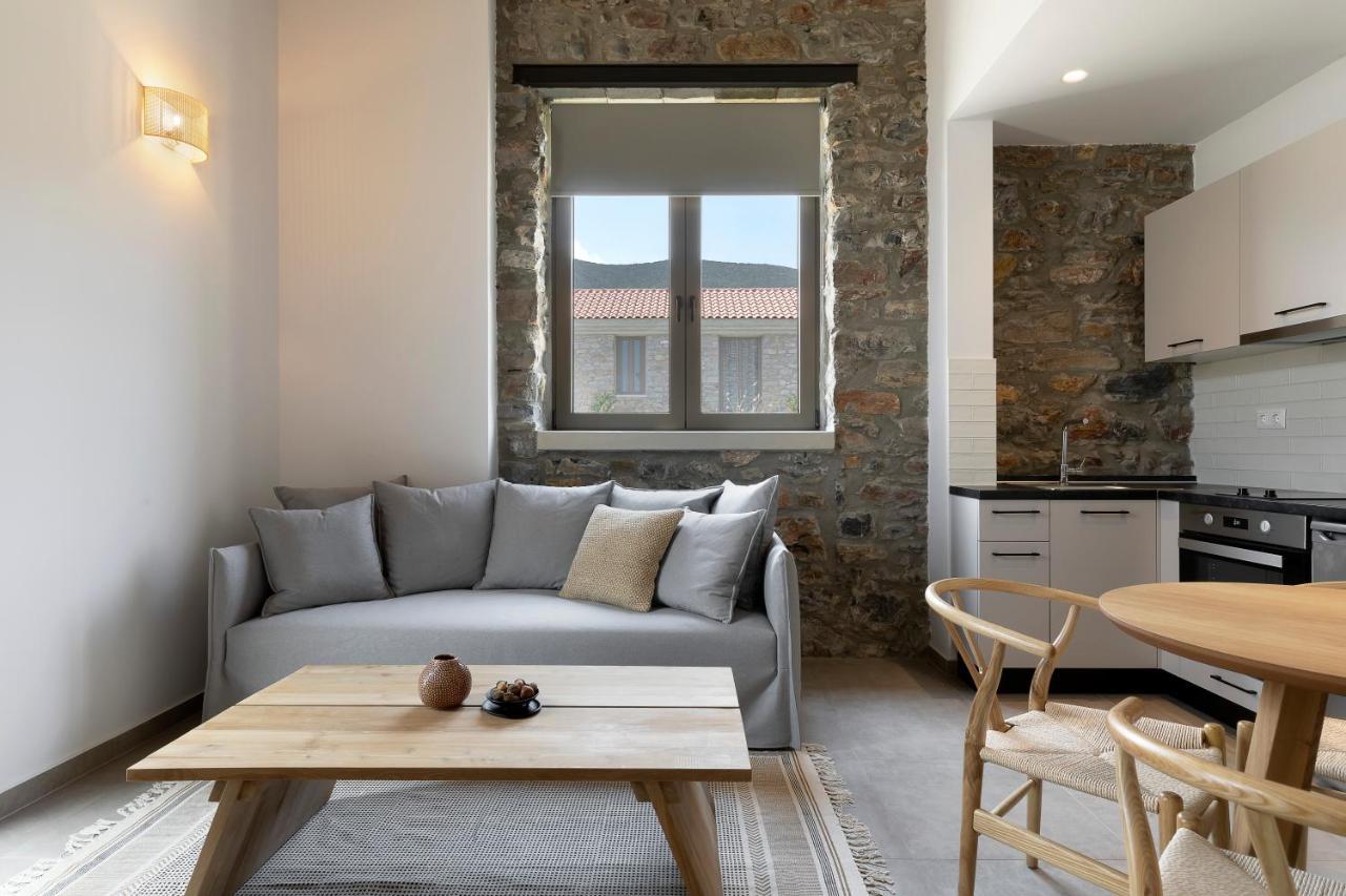 Lichnos Luxury Suites Sourpi Esterno foto