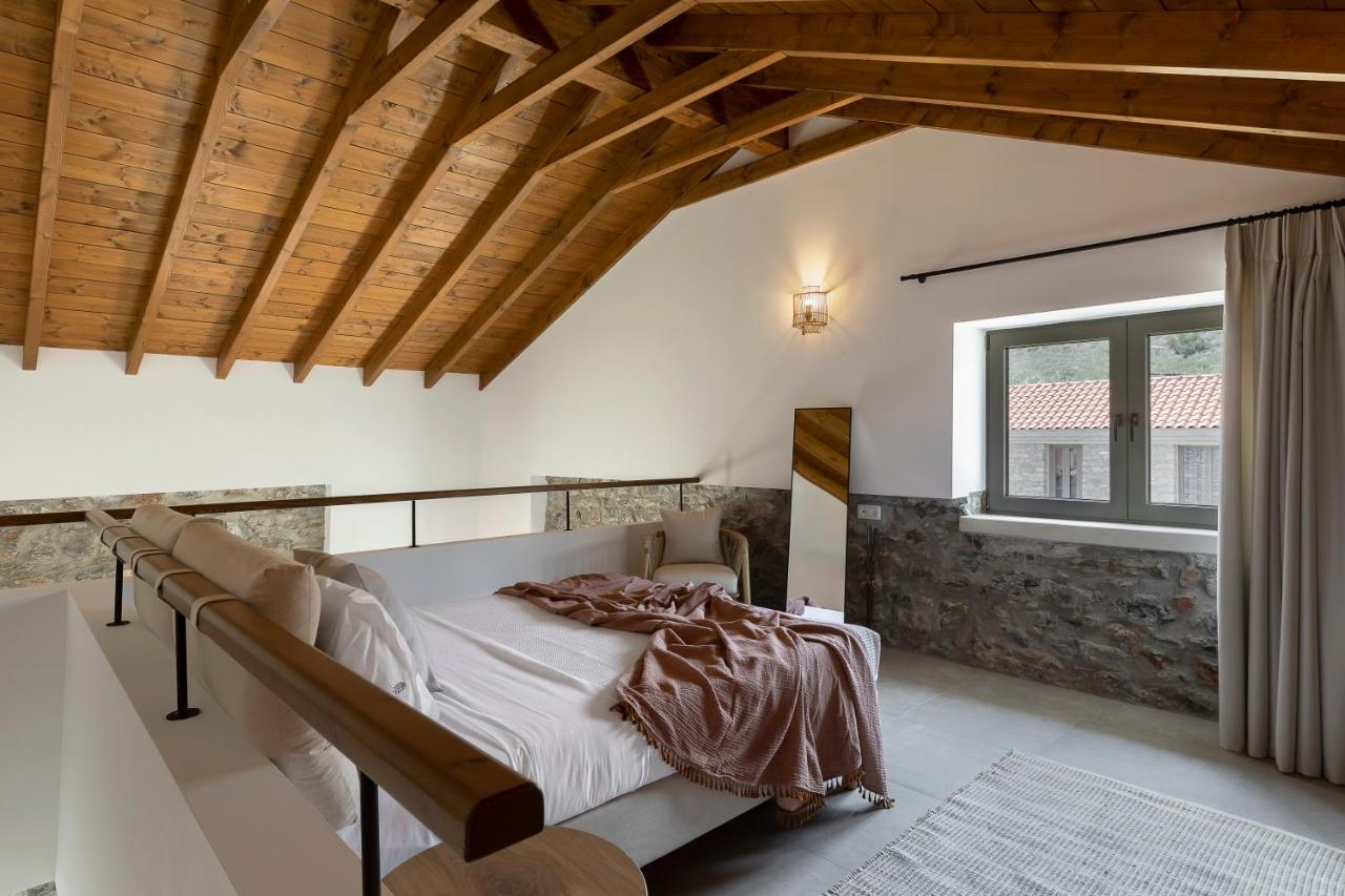 Lichnos Luxury Suites Sourpi Esterno foto