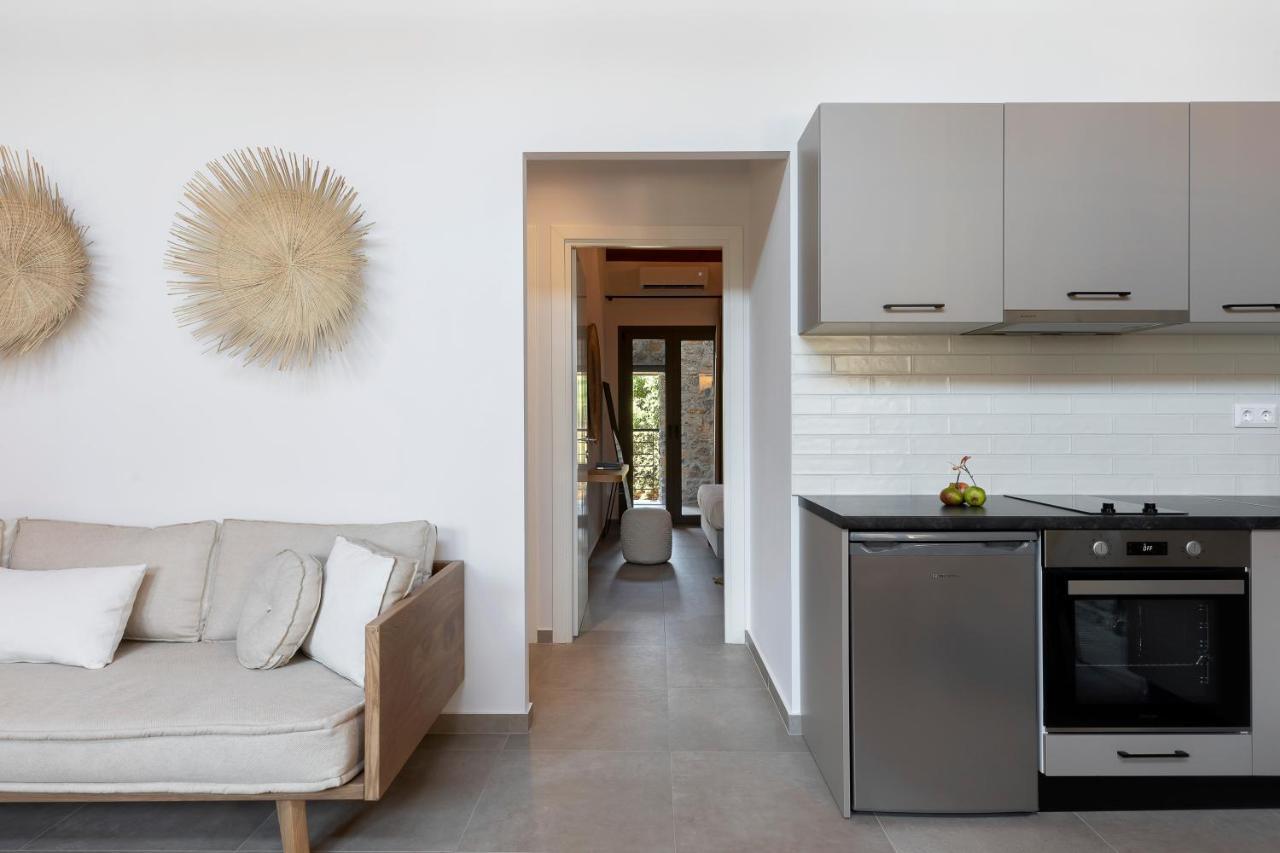 Lichnos Luxury Suites Sourpi Esterno foto