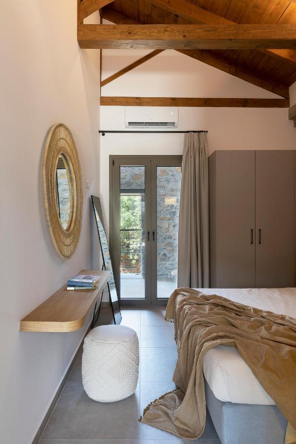 Lichnos Luxury Suites Sourpi Esterno foto