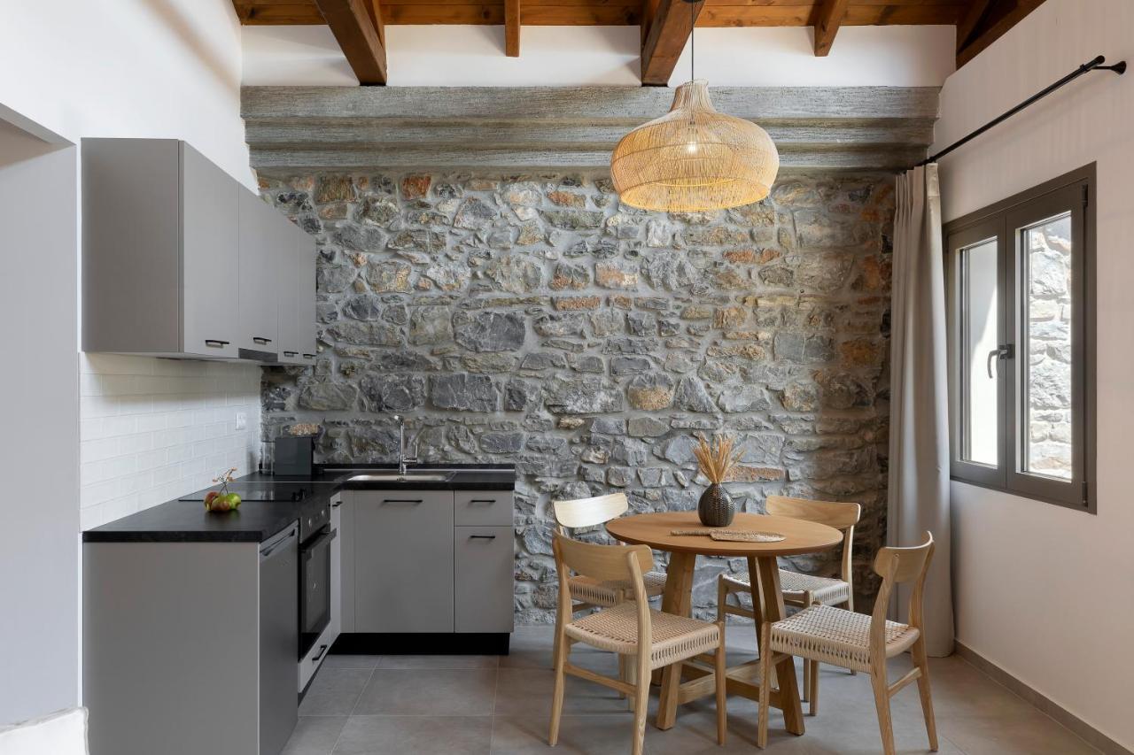 Lichnos Luxury Suites Sourpi Esterno foto